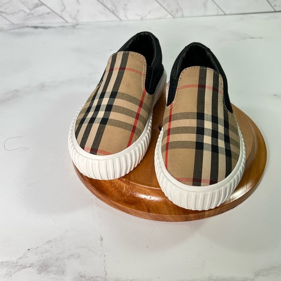 🔥 Burberry slip on (unisex) shoes us 12c - Picture 8 of 17